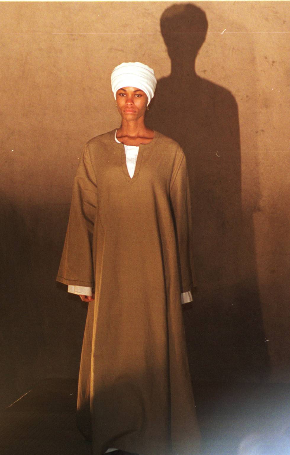 Pieza de su colección otoño-invierno 2001 inspirada en Egipto y la cultura islámica.