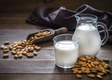 Lo que debes mirar en los ingredientes antes de comprar bebida de almendras