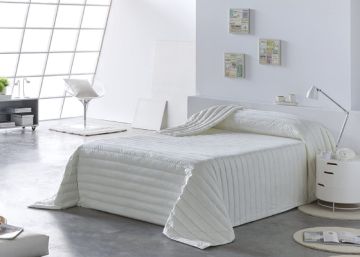 Transpirable e hipoalergénica: así es la colcha para la primavera más vendida en Amazon