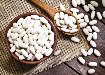 Todos los usos que le puedes dar al líquido de las alubias de bote (tirarlo no es uno de ellos)