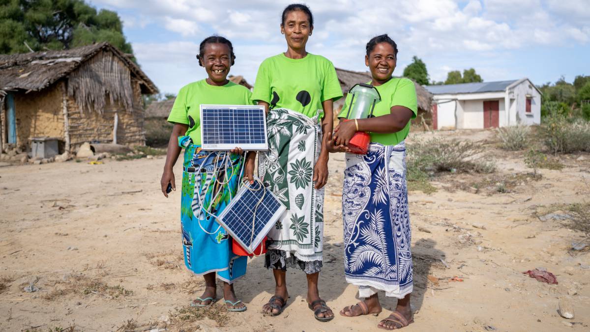 Las abuelas revolucionarias que iluminan el África rural