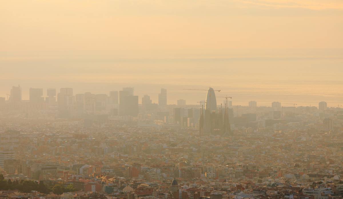 Maneras de crear empleo desde ya con trabajos esenciales que harán las ciudades menos contaminadas, según expertos de la UE