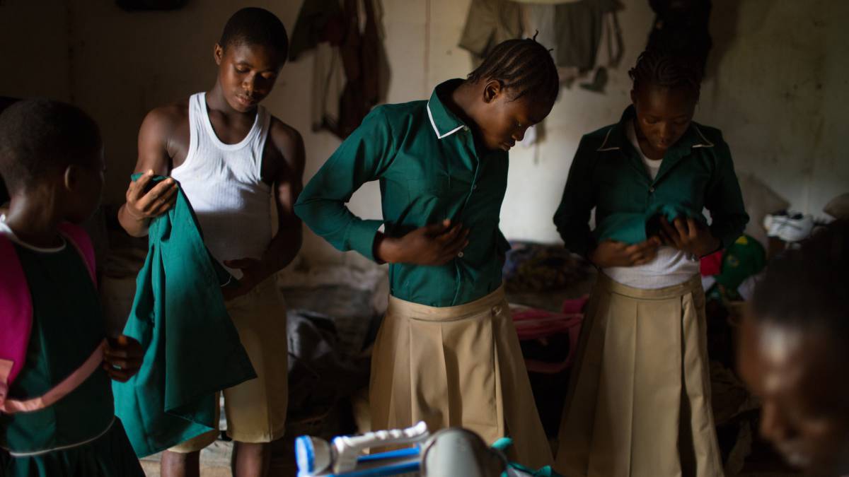 Volver al cole después de que te hayan dejado embarazada en una epidemia