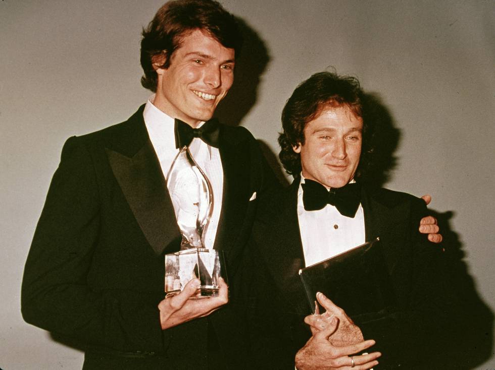 Christopher Reeve con su amigo, el actor Robin Williams, en el backstage de los People's Choice Awards en 1979.