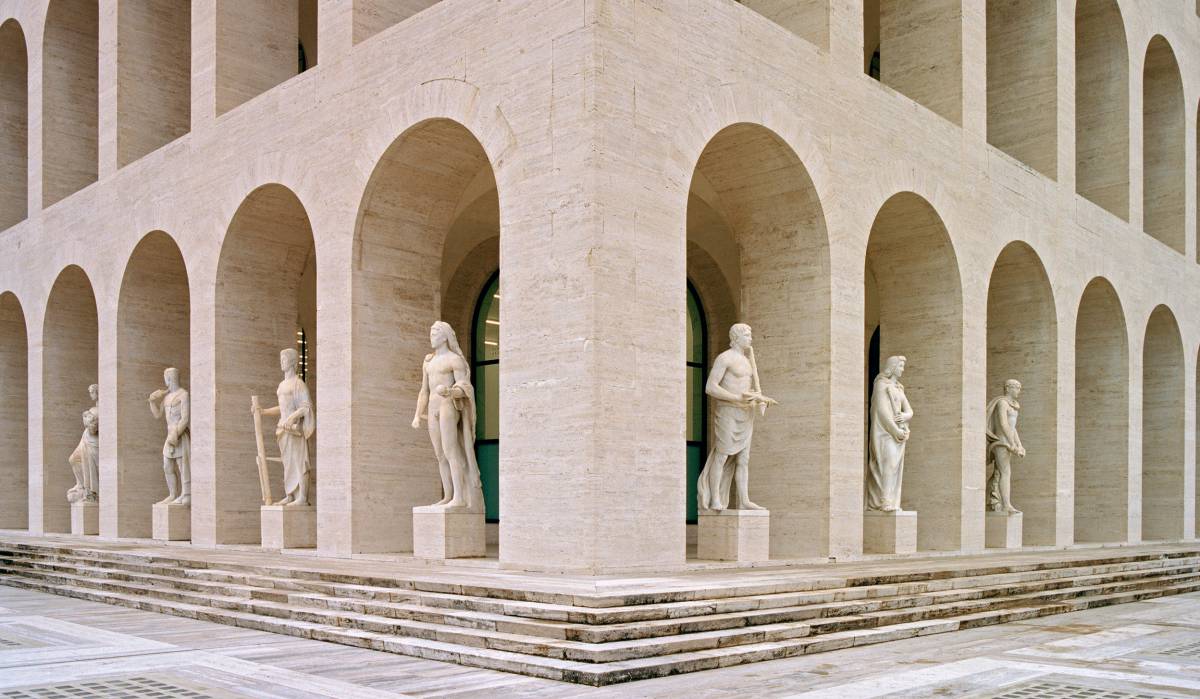 Así ha reconvertido Fendi un icono fascista en un centro neurálgico de la moda