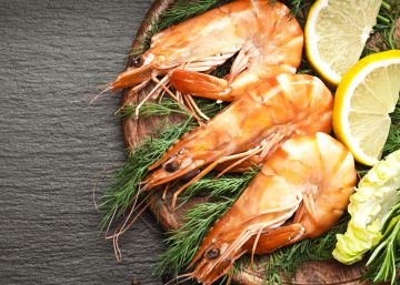 Langostinos: cuatro claves para distinguirlos de una gamba grande y otras pistas para no llevarse de cría cuando uno los pide salvajes