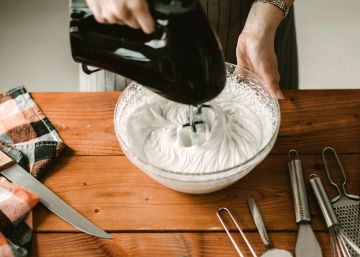 Nata: el punto en el que hay que dejar de batirla si no quieres convertirla en mantequilla