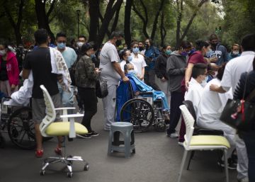 Un fuerte terremoto sacude México, en imágenes