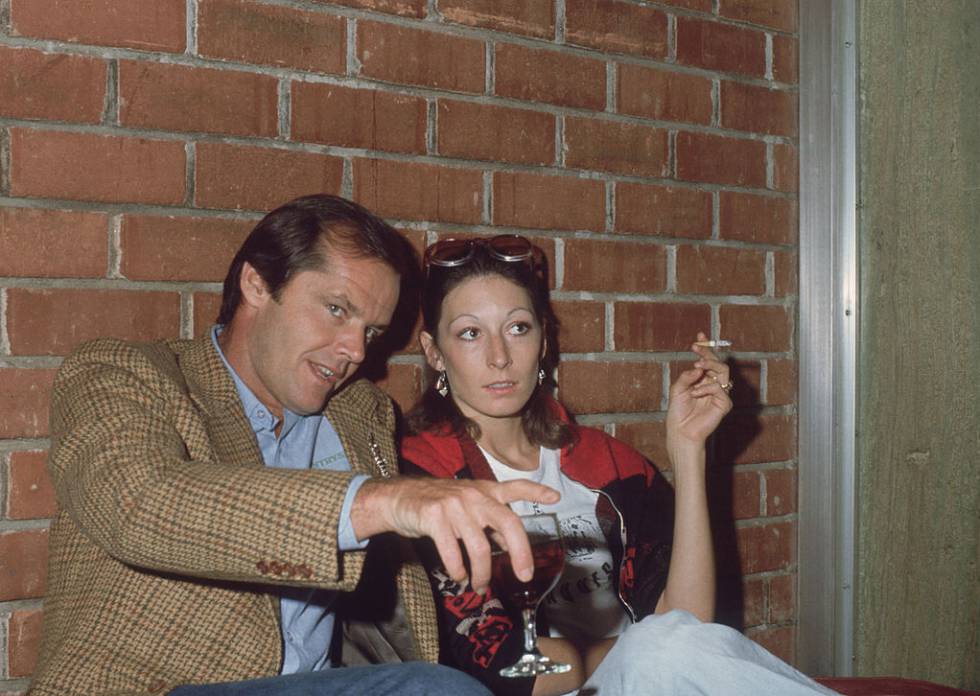 Jack Nicholson y Anjelica Huston fotografiados en 1974. Eran la pareja de moda en Hollywood. En cualquier sitio, en realidad.