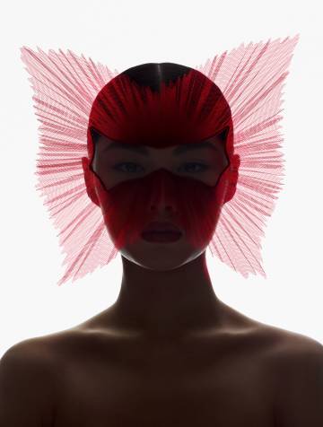 Tocado inspirado en Peggy Guggenheim de la colección alta costura primavera-verano 2018 de Dior.