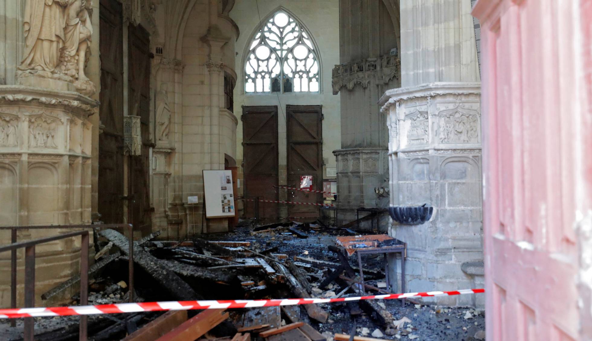 Fotos: El incendio en la catedral de Nantes, en imágenes | Cultura ...