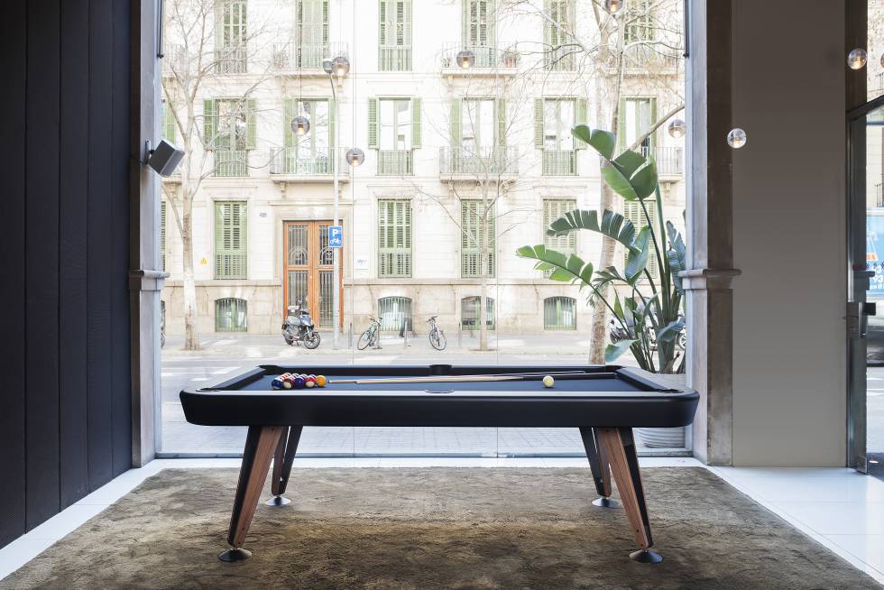 Mesa de billar diagonal, de Yonoh para RS Barcelona.