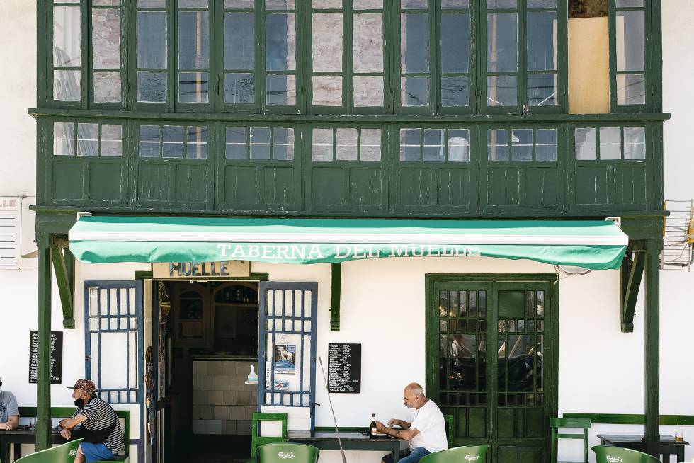 Fachada de la Taberna del Muelle.