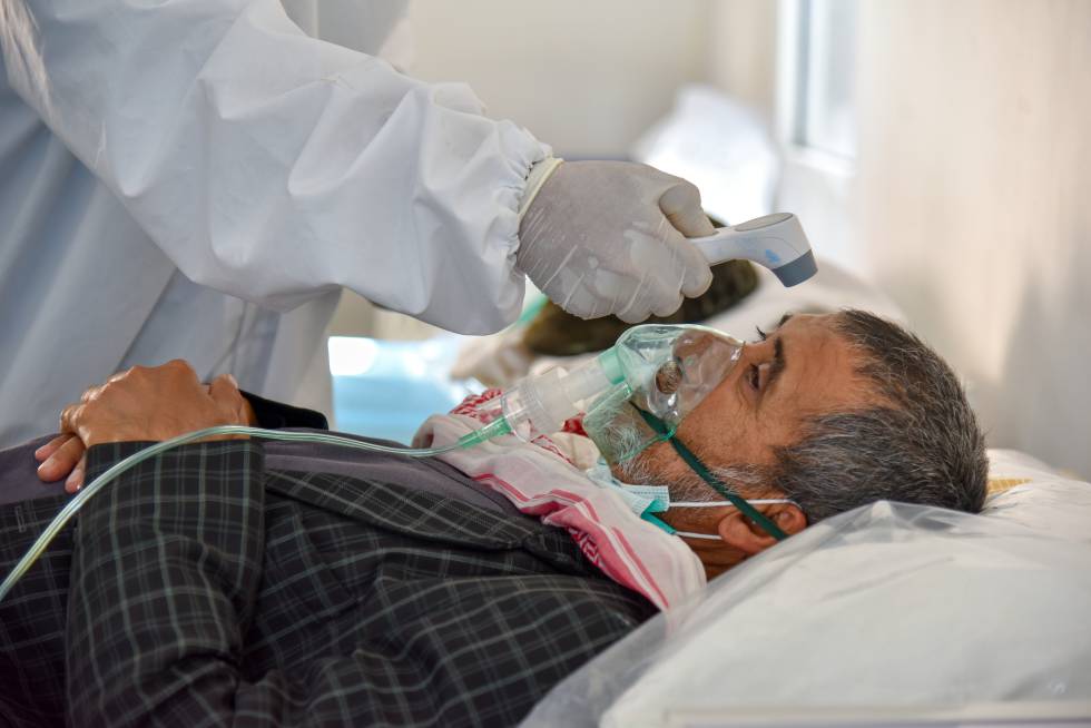 Un paciente de covid-19 en Yemen.