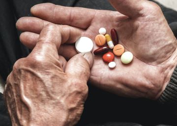 ¿Qué consecuencias tiene el exceso del consumo de fármacos en personas mayores?