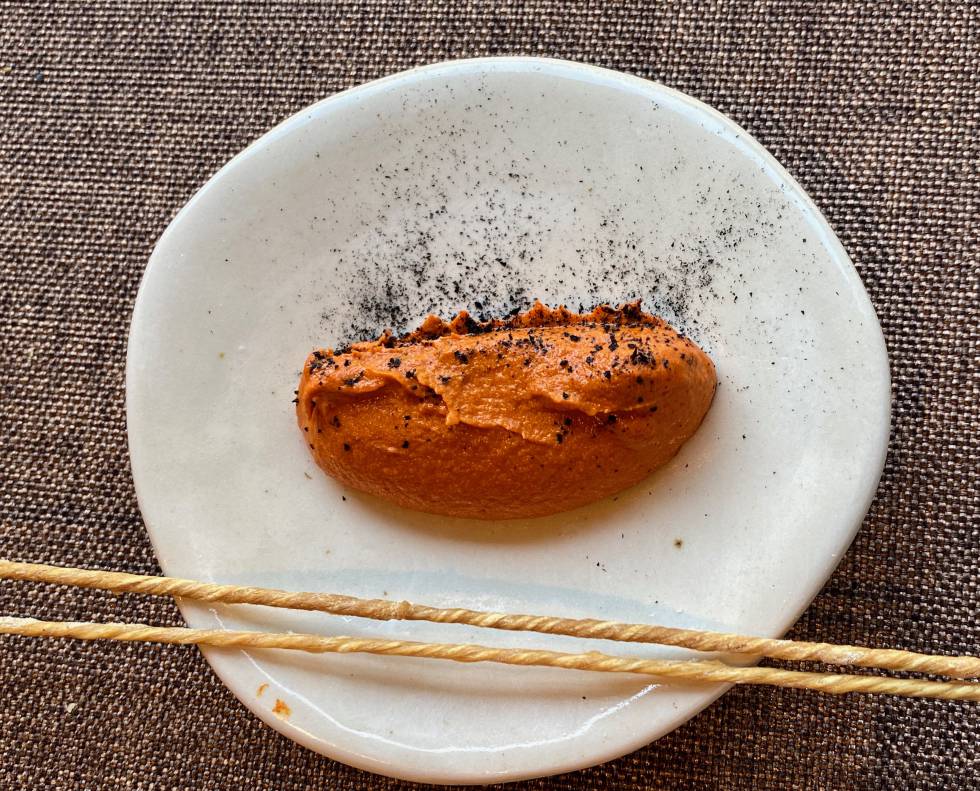 Grisinis con crema de pimientos choriceros. J.C. CAPEL