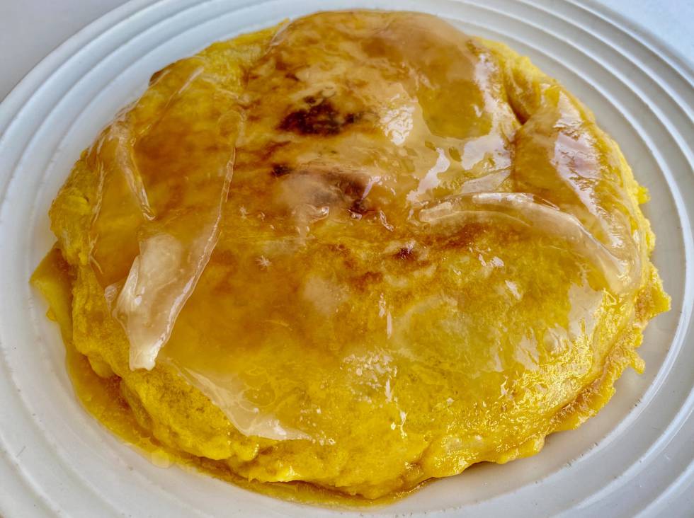 Tortilla de patata con velo de tocino 2018. J.C. CAPEL