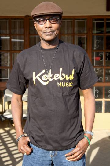 Tabu Osusa, fundador y director de Ketebul Music, probablemente el sello discográfico más comprometido de África del Este.
