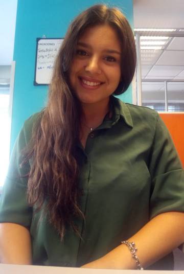 Evelyn Rolon, otra de las jóvenes argentinas participantes en las llamadas en grupo de Guía Egreso.