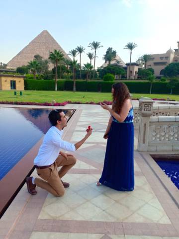 Ahmad Abouzeid es egipcio. María Ortega, española. Han llegado plantearse una boda por poderes para facilitar el reencuentro.