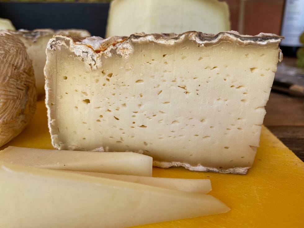 Queso curado de leche cruda. J.C. CAPEL