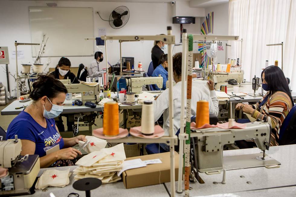 Oficina de costura da empresa Costurando Sonhos, nascida no âmbito da união de moradores.