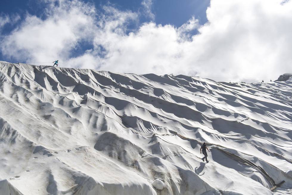 “Globalmente, cada año perdemos tres veces el volumen de hielo almacenado en todos los Alpes europeos”, lamenta un científico.