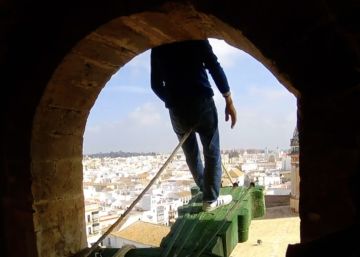 Los increíbles campaneros trapecistas de Utrera