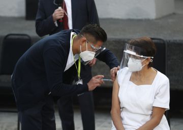 Inicia la vacunación contra la covid-19 en México