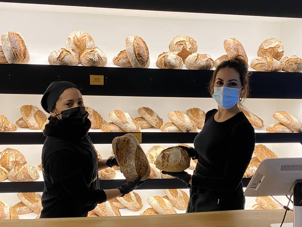 Aroa Ortiz and Chiquinquirá Moreno, employees of Brulée. JC CAPEL