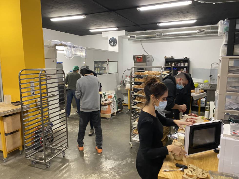 In the workshop in full activity. JC CAPEL