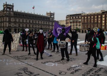 La protesta feminista frente a Palacio Nacional por el 'caso Salgado Macedonio', en imágenes