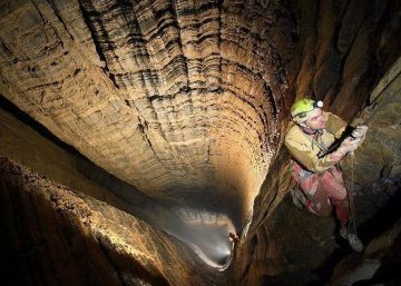 Krùbera-Voronya: cuando 2.000 metros hacia abajo son mucho más que 8.000 hacia arriba