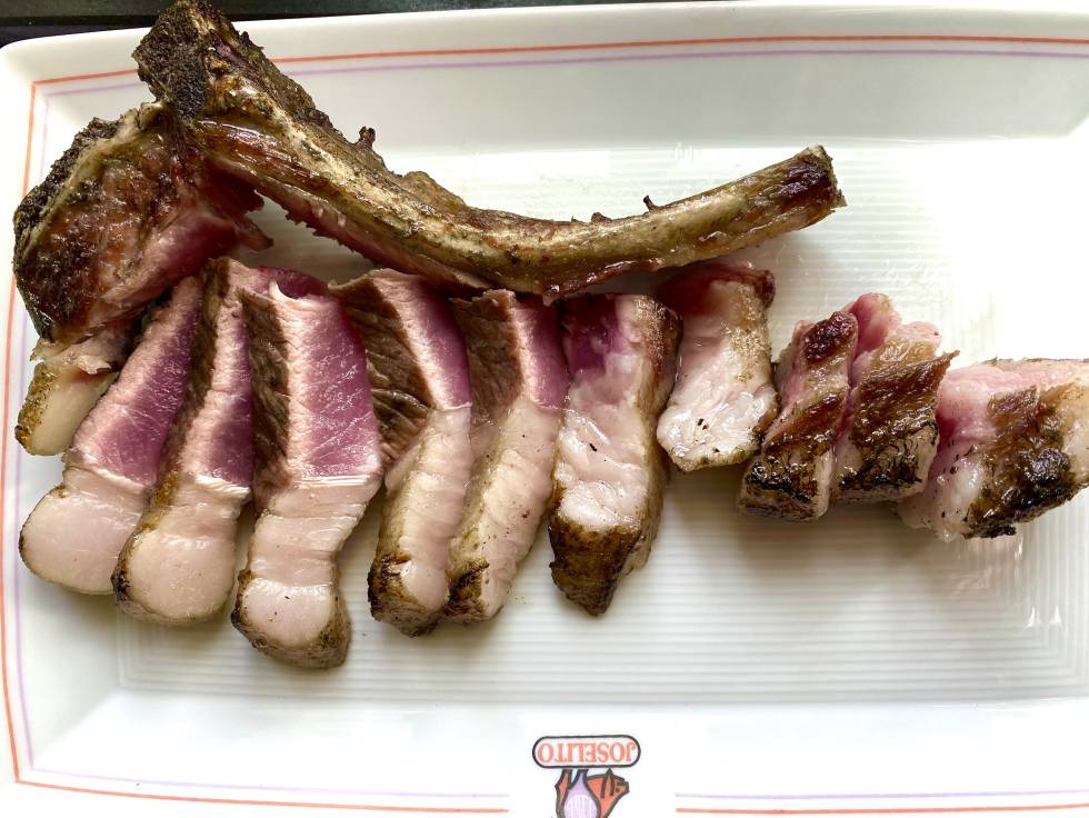 Grilled Iberian montanera pork chop refined for two months.