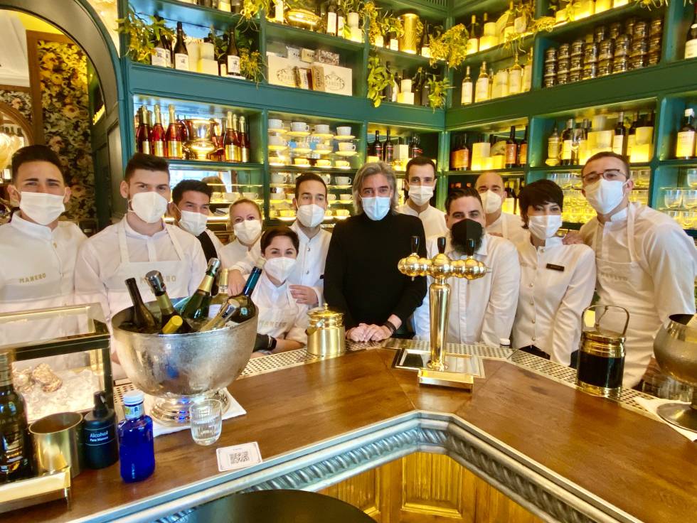 Equipo del Bar Manero con Carlos Bosch. J.C. CAPEL
