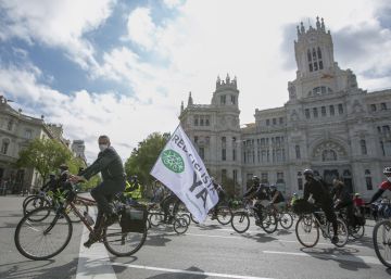 Los ciclistas madrileños se plantan ante Almeida