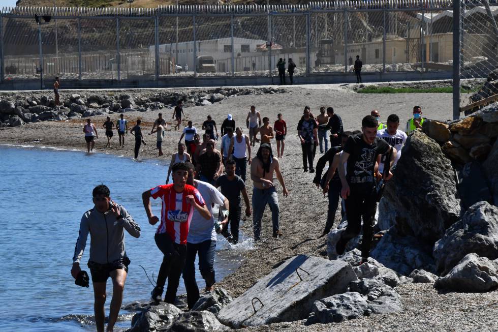 Fotos: Llegada masiva de inmigrantes a Ceuta, en imágenes | España | EL PAÍS