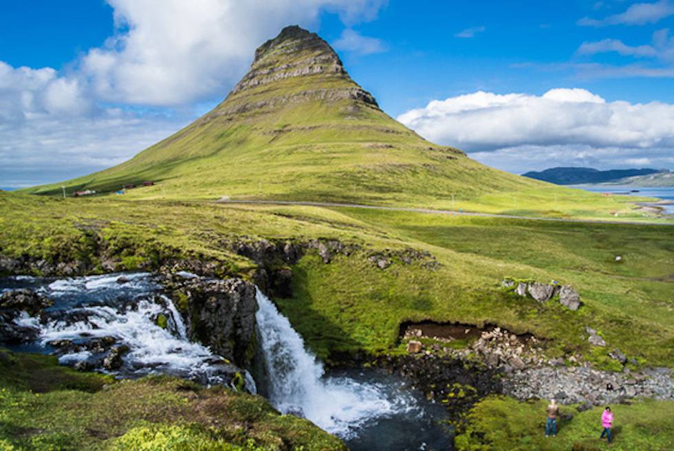 One of the geological rarities of Iceland, the mountain that protects the fishing village of Grundarfjördur.