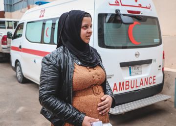 Matronas, madres y otras mujeres de la maternidad de Al-Amal