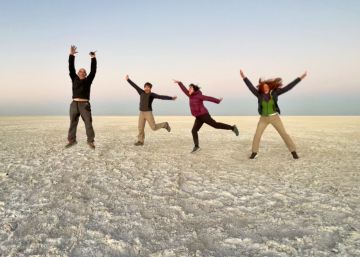 Suricatas y noches estrelladas en el salar de Makgadikgadi