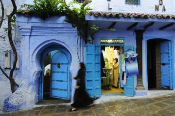Una pequeña tienda en la medina de Chefchauen, en Marruecos.