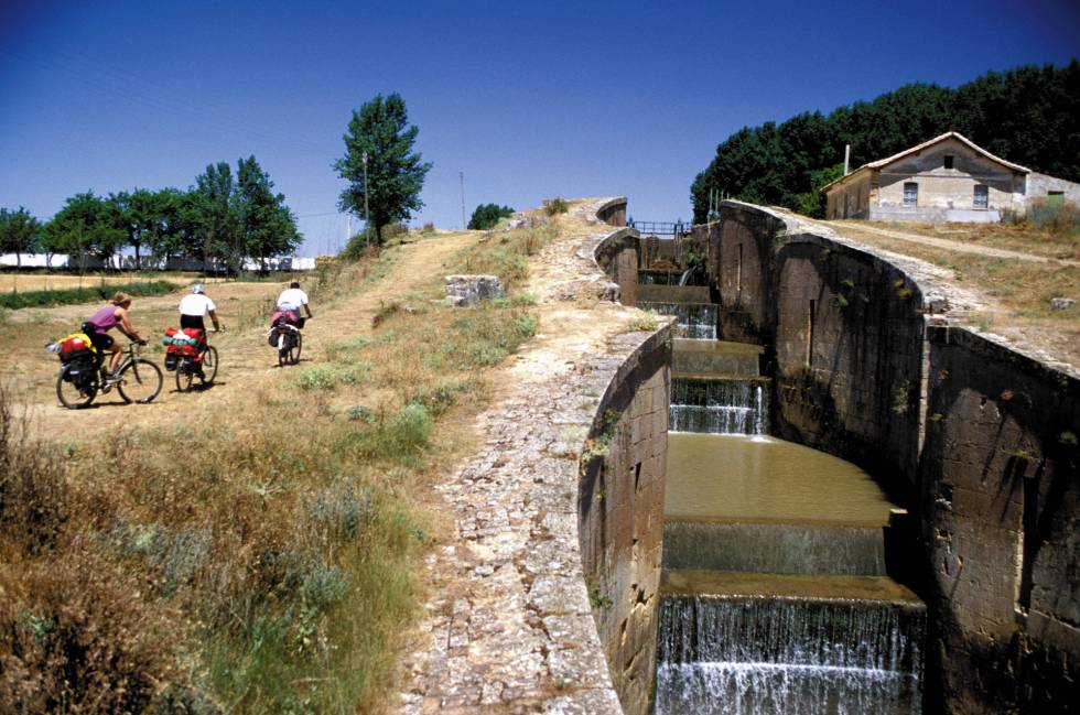 El canal de Castilla, un sueño navegable | El Viajero | EL PAÍS