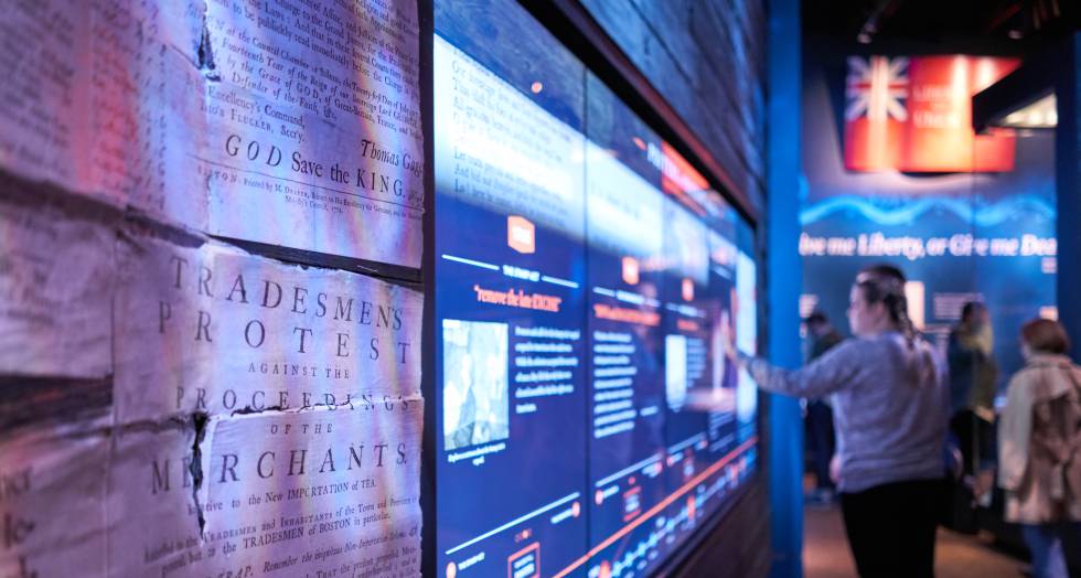 Paneles interactivos en el nuevo museo de Historia Americana en Filadelfia (Estados Unidos).