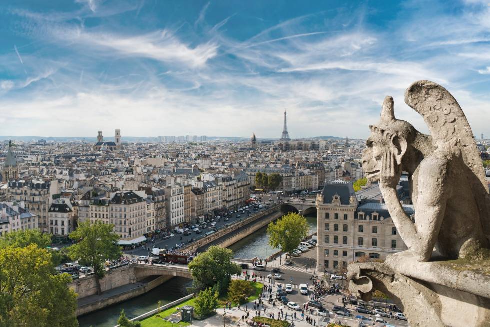 Vistas de París desde la azotea de la catedral de Notre Dame.