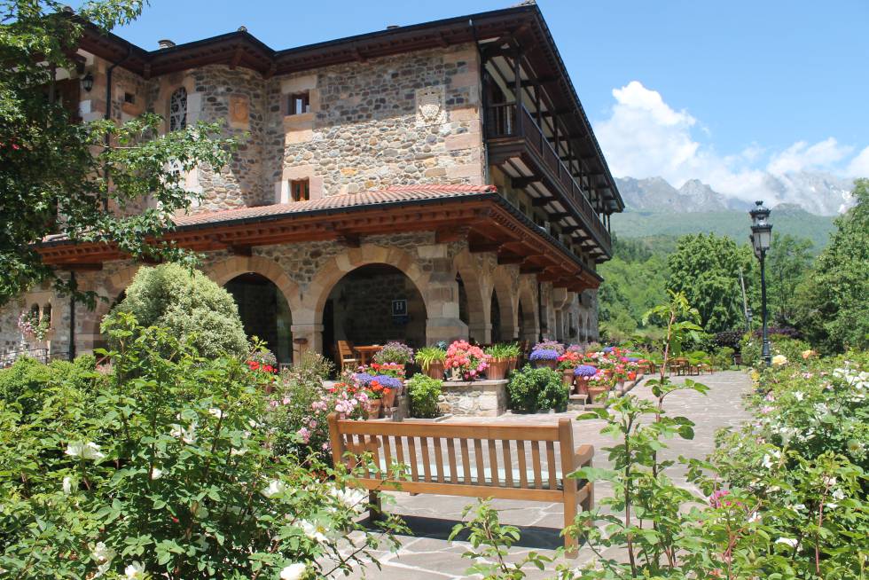 Hoteles en Cantabria: Hotel del Oso, un jardín a los pies de ...