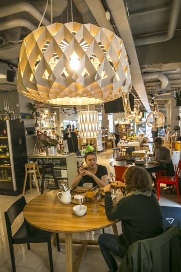 La tienda y café World of TRE, en el centro de Helsinki. 