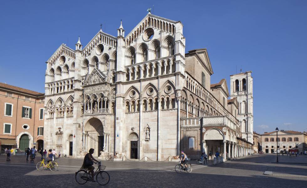 Plaza de la Catedral, en Ferrara (Italia).