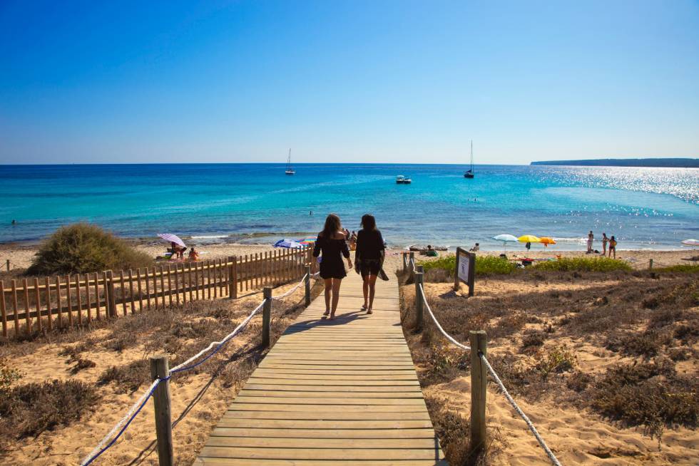 Acceso a la playa de Migjorn, en Formentera.