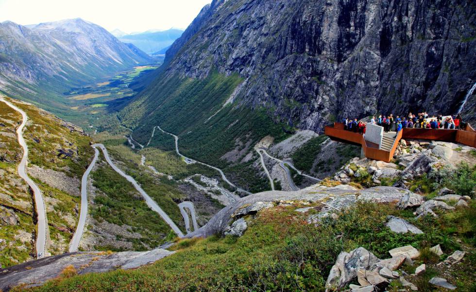 Mirador en la carretera de los troles, en Noruega.