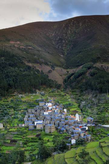 El pueblo de pizarra de Piódão, en la Serra da Estrela (Portugal).  